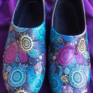 Crocs dual comfort clogs